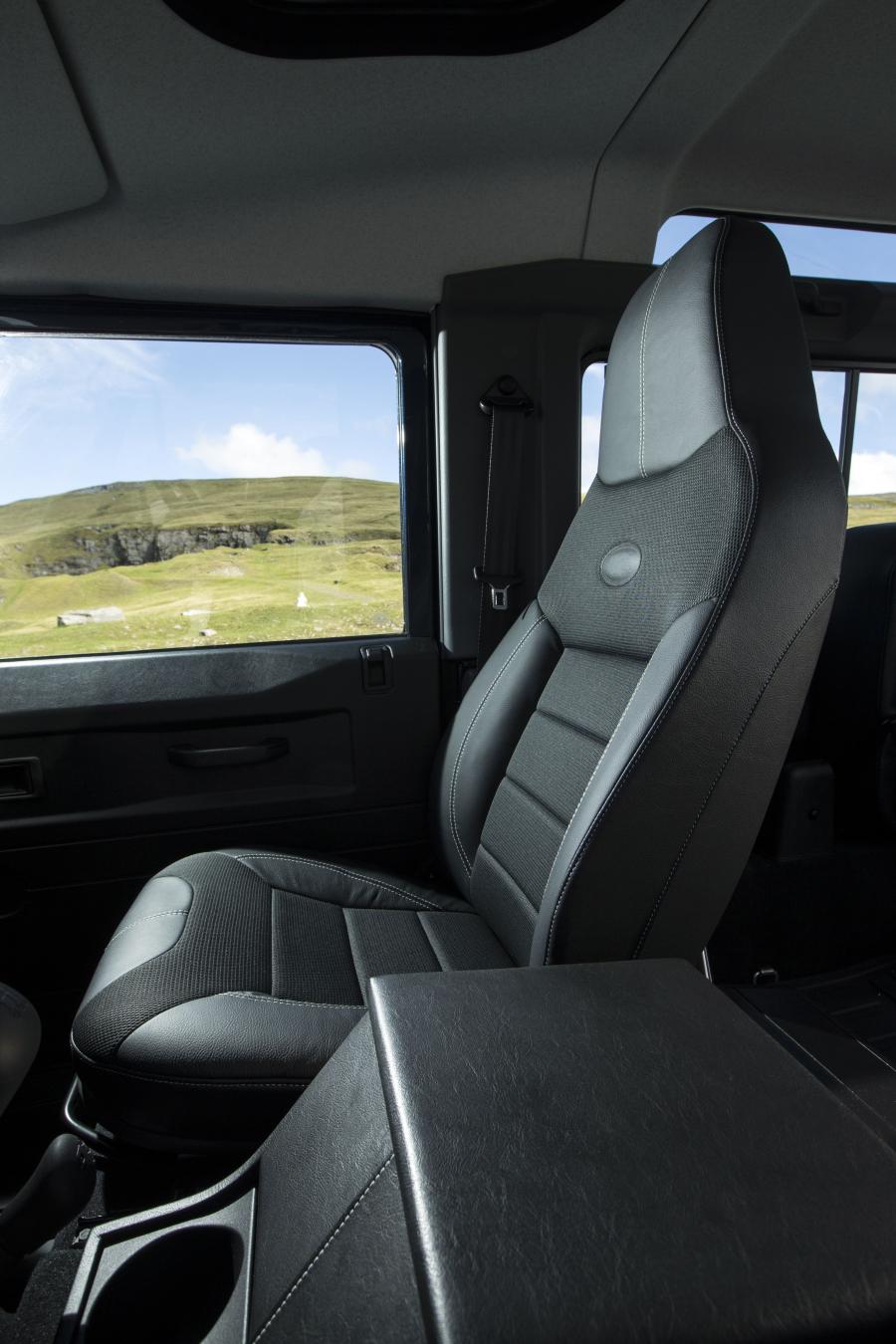  Land Rover Defender 90 2013 года  (фото 7 из 17)